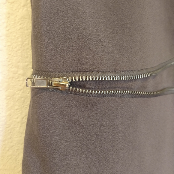 Izabel London | Zipper Detail Dress - Picture 4 of 9